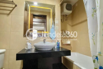 Bathroom 2BR Patria Park Apartment at High Floor
