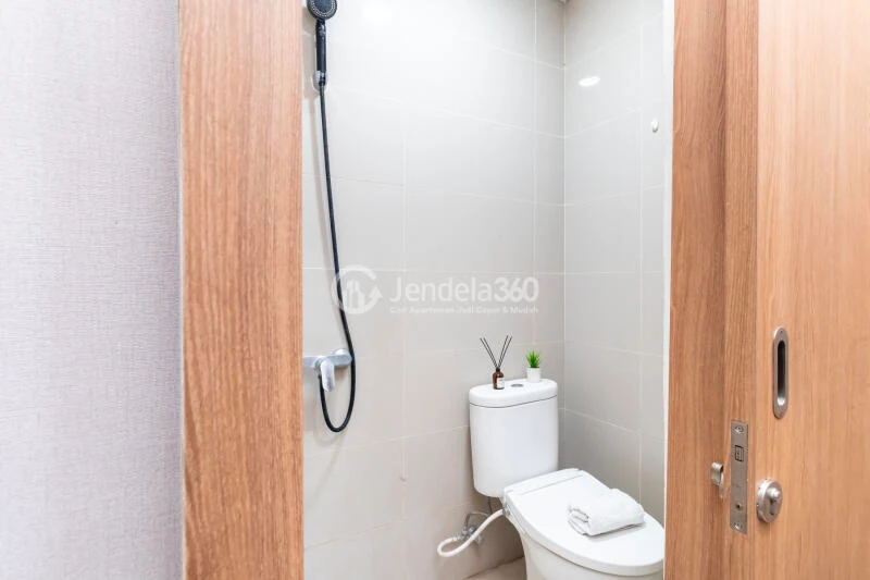 Bathroom Strategic Location Studio Apartment Low Floor with  View at B Residence BSD