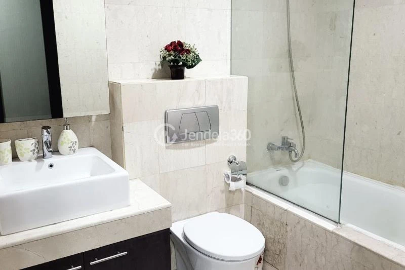 Bathroom 2BR Apartment with  View at Somerset Permata Berlian Residence