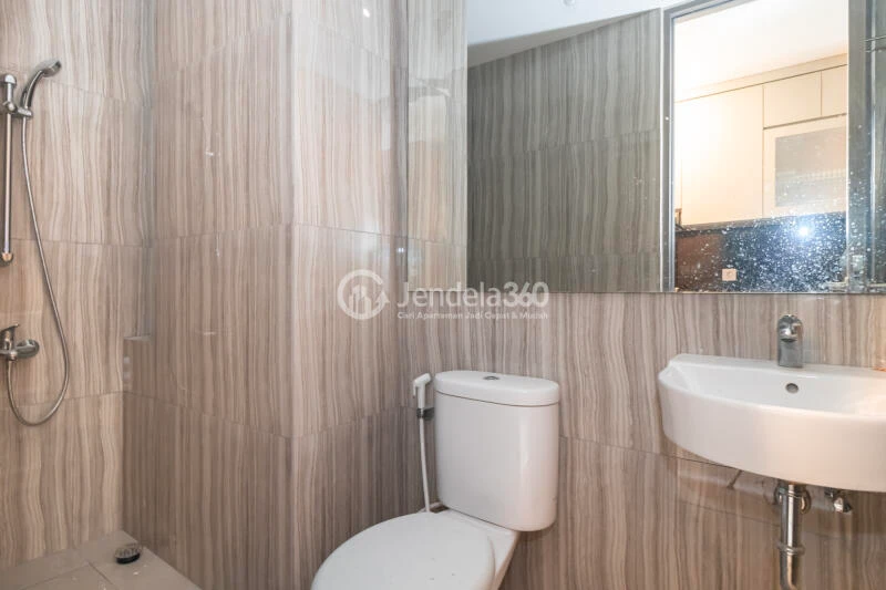 Bathroom Good Deal Studio Apartment at Pakuwon Residence Bekasi Tower Amor