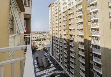Balcony Compact Studio Apartment Low Floor with City View at Casablanca East Residence