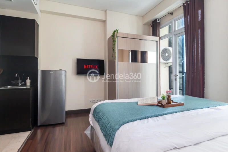 Bedroom High Floor Studio Apartment with City View at Puri Orchard Apartment