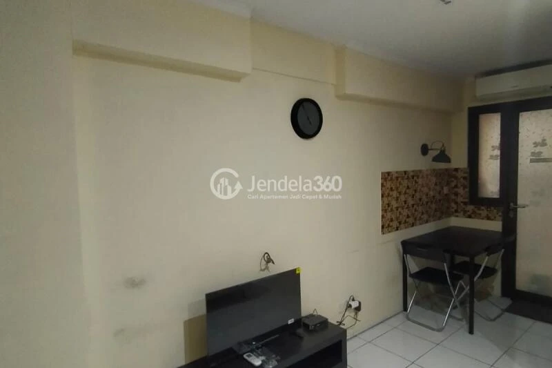 Bedroom Comfortable Studio Apartment Low Floor with City View at Kebagusan City Apartment