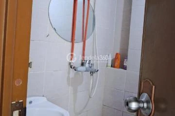 Bathroom 2BR Apartment with City View at Casablanca East Residence