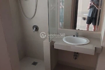 Bathroom Middle Floor Studio Apartment with City View at U Residence Karawaci