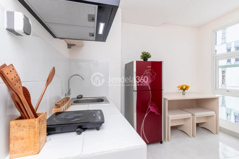 Kitchen 1BR Akasa Pure Living Apartment at Tower Kamaya