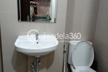 Bathroom Spotless Studio Apartment High Floor with City View at Transpark Cibubur Apartment