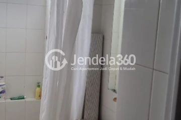 Bathroom 3BR Bassura City Apartment at Tower Geranium