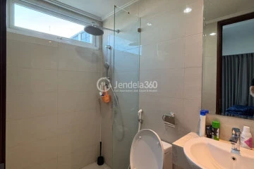 Bathroom Strategic Location 3BR Apartment Low Floor with  View at Green Sedayu Apartment