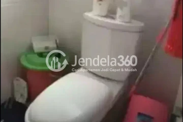 Bathroom 2BR Apartment with City View at Delta Cakung Apartment