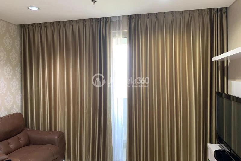 Living Room Restful 2BR Apartment Middle Floor with City View at Paddington Heights Apartment