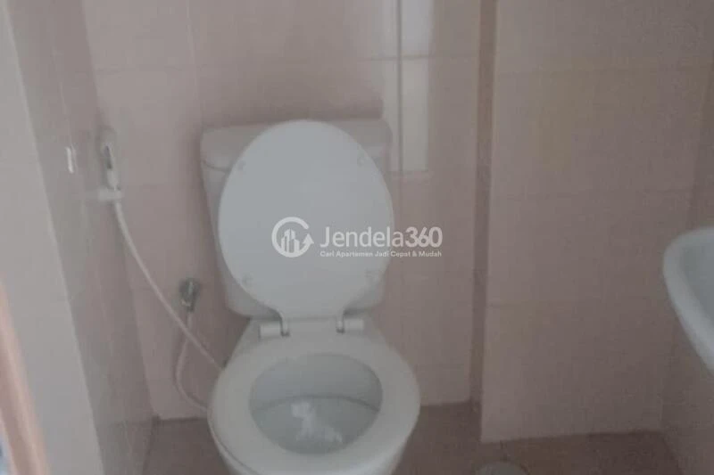 Bathroom Low Floor Studio Apartment with  View at Dave Apartment