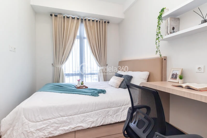 Bedroom Middle Floor 1BR Apartment with City View at Vasanta Innopark Apartment