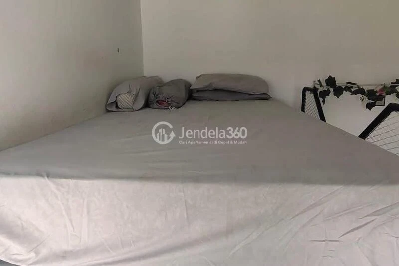 Bedroom Compact Studio Apartment Low Floor with Garden View at EcoHome Citra Raya