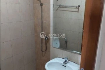 Bathroom Low Floor Studio Apartment with  View at Margonda Residence 2