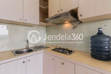 Kitchen Homey 1BR Apartment Middle Floor with garden golf View at Gardenia Boulevard Apartment
