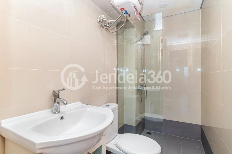 Bathroom 2 2BR Maqna Residence Apartment at Low Floor