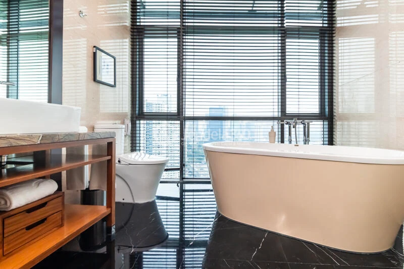Bathroom 3BR Shangri-La Residence Apartment at Low Floor