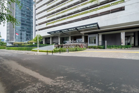 Frontyard - The Newton 1 Ciputra Apartment