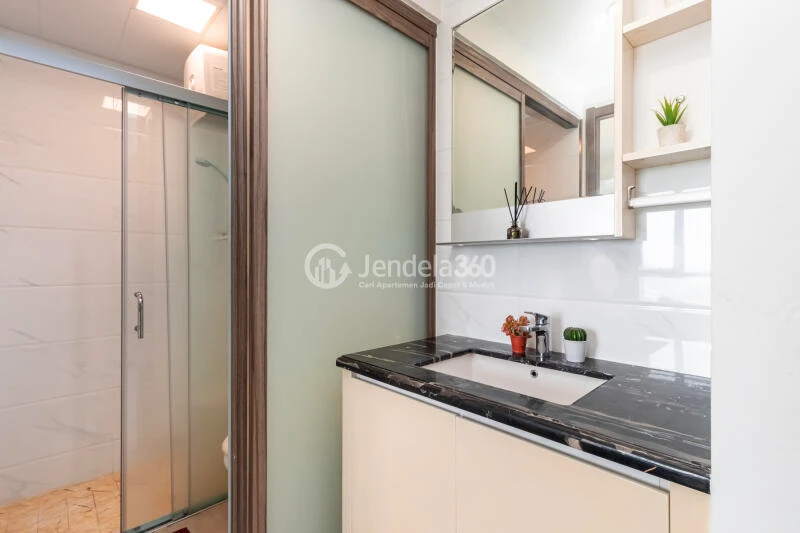 Bathroom 2BR Sky House BSD Apartment at Low Floor