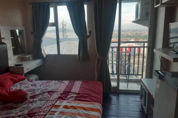 Bedroom Middle Floor Studio Apartment with City View at Margonda Residence 3