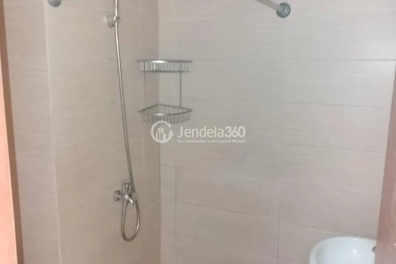 Bathroom Affordable Studio Apartment Middle Floor with  View at Margonda Residence 5