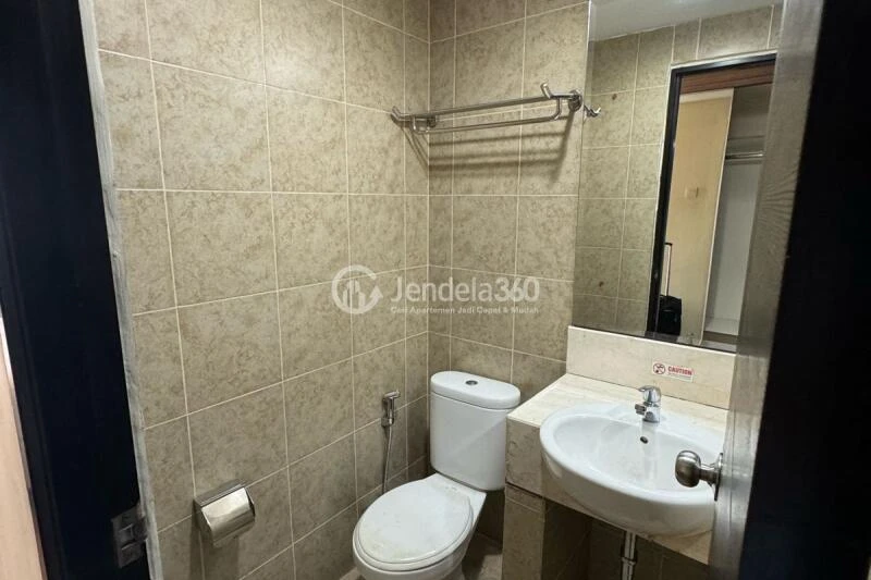 Bathroom Fancy Studio Apartment at Great Western Resort Tower B