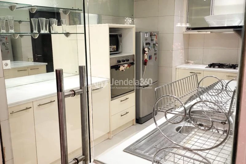 Kitchen 2BR Apartment with  View at Somerset Permata Berlian Residence