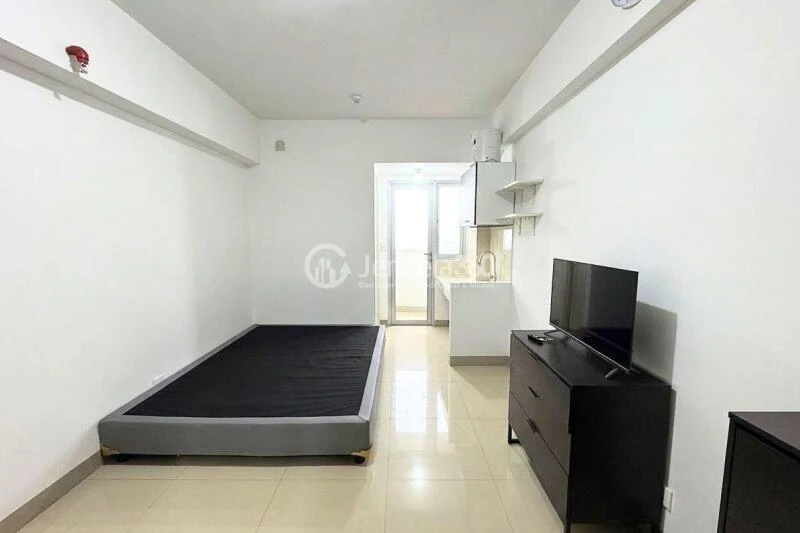 Bedroom Good Deal Studio Apartment Middle Floor with City View at Bintaro Park View