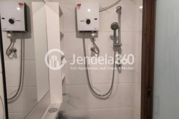 Bathroom Modern Studio Apartment High Floor with  View at Sky House Alam Sutera