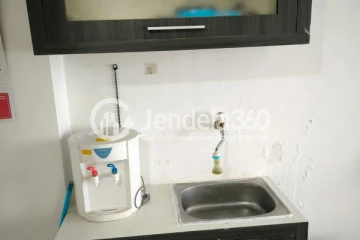 Kitchen High Floor 1BR Apartment with  View at Green Lake Sunter Apartment