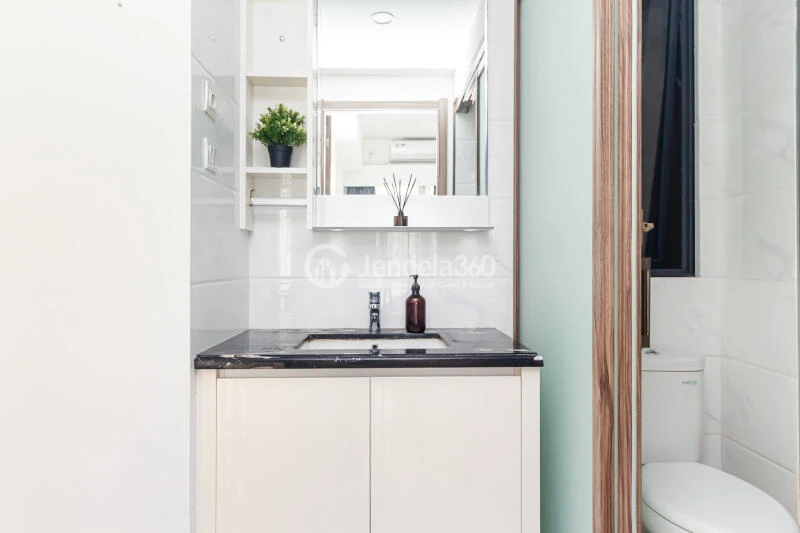 Bathroom Strategic 2BR Apartment in BSD Only 1 Min to Serpong-Balaraja Toll Road at Sky House BSD Apartment