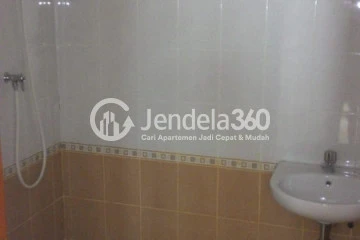 Bathroom 2 Good Deal 3BR Apartment at Grand Palace Kemayoran High Floor