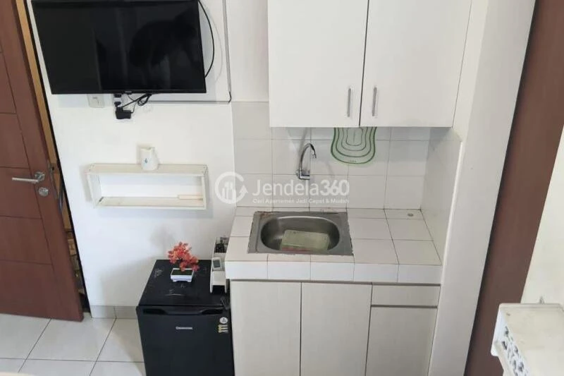 Kitchen Compact Studio Apartment Low Floor with Garden View at EcoHome Citra Raya