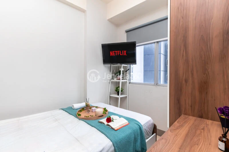 Bedroom 1 Comfortable 2BR Apartment Low Floor with city View at Serpong Green View Apartment