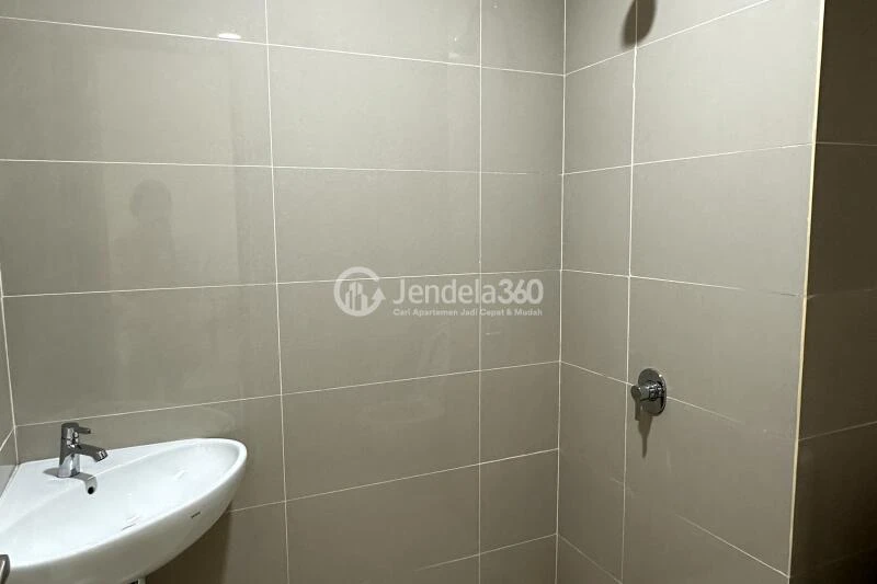 Bathroom Studio B Residence BSD Apartment at High Floor