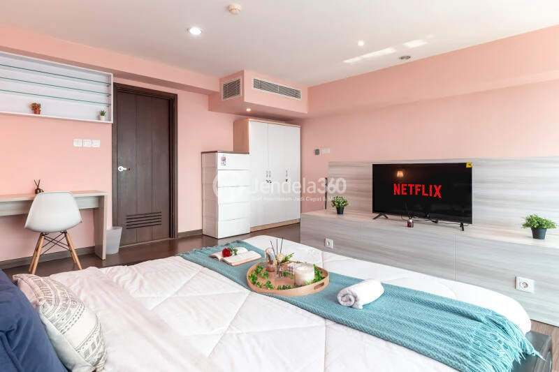 Bedroom Homey 1BR Apartment High Floor with City View at U Residence Karawaci