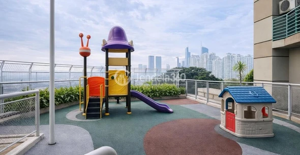 Outdoor Playground - Batavia Apartment
