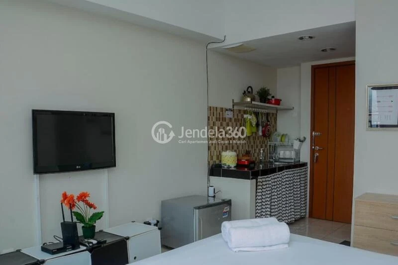 Bedroom Low Floor Studio Apartment with Housing View at Margonda Residence 5