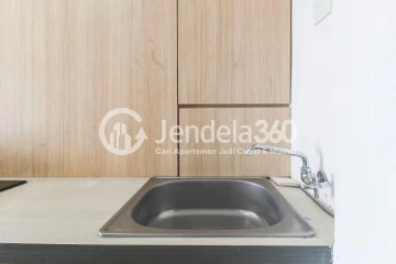 Kitchen Neat High Floor Studio Apartment Near Kelapa Gading at Sunter Park View Apartment