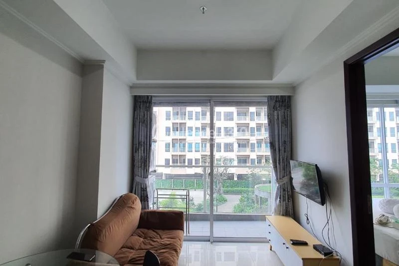 Living Room Decorative 2BR Apartment Low Floor with  View at Green Sedayu Apartment