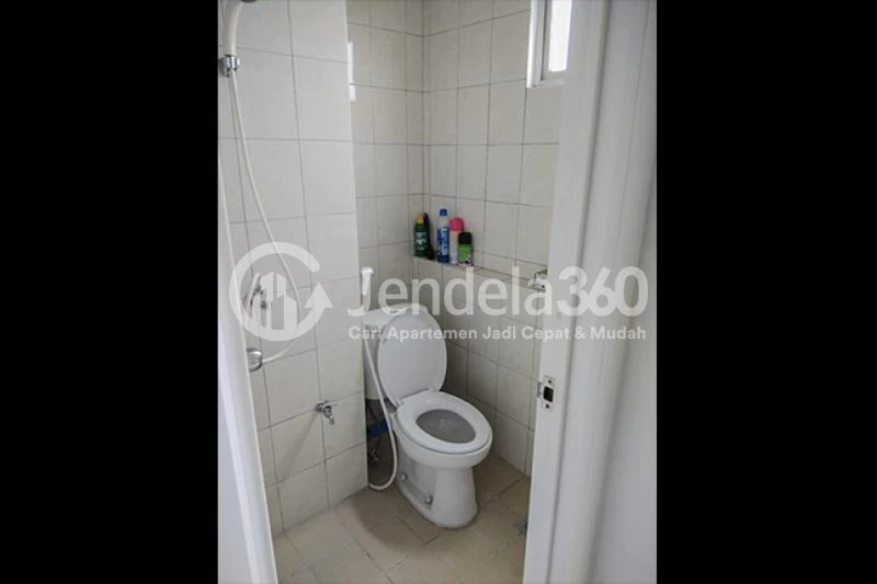 Bathroom Bintaro Park View Studio View mountain