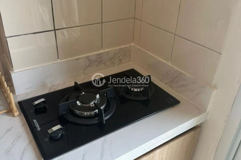 Kitchen Cozy 2BR Apartment at Oak Tower Apartment Low Floor