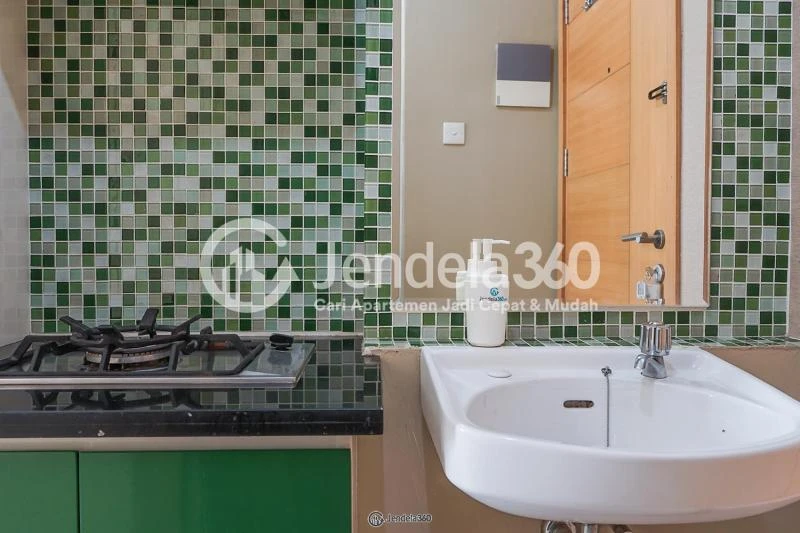 Kitchen Good Deal Studio Apartment Middle Floor with City View at Signature Park Apartment