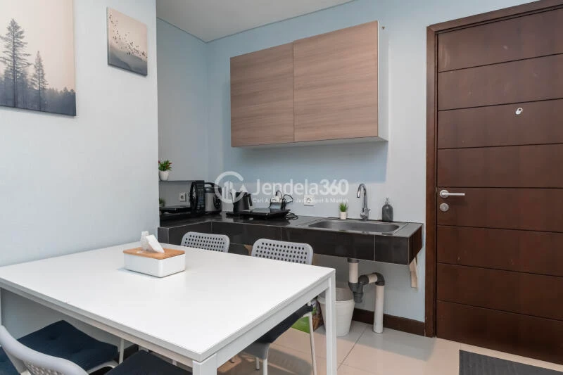 Living Room 1BR Apartment with City View at AKR Gallery West Residence