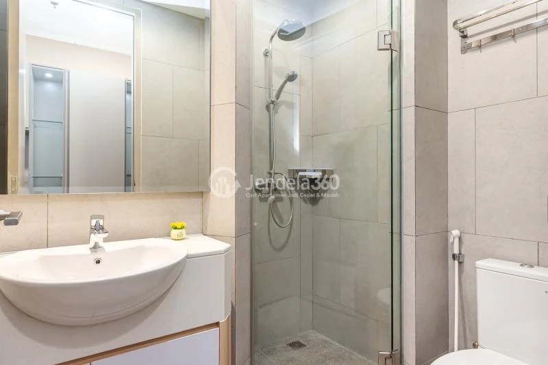Bathroom 1BR Apartment with  View at Menara Jakarta Apartment