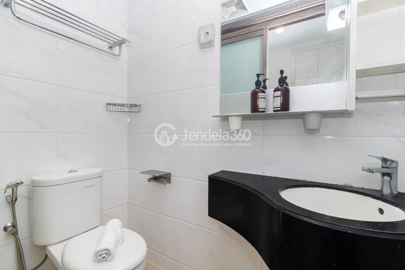 Bathroom Best Deal Studio Apartment at Sky House BSD Apartment Tower Leonie