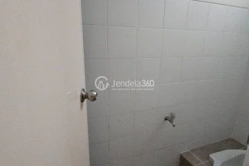 Bathroom 2 Compact 4BR Apartment at Rainbow Springs Condovillas Tower G16