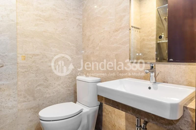 Bathroom Studio Apartment with City View at Menteng Park
