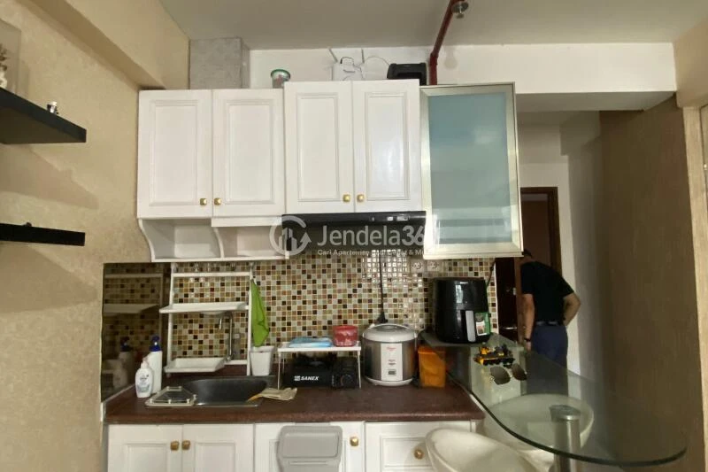 Kitchen Good Deal Studio Apartment Low Floor with Swimming Pool View at East Park Apartment